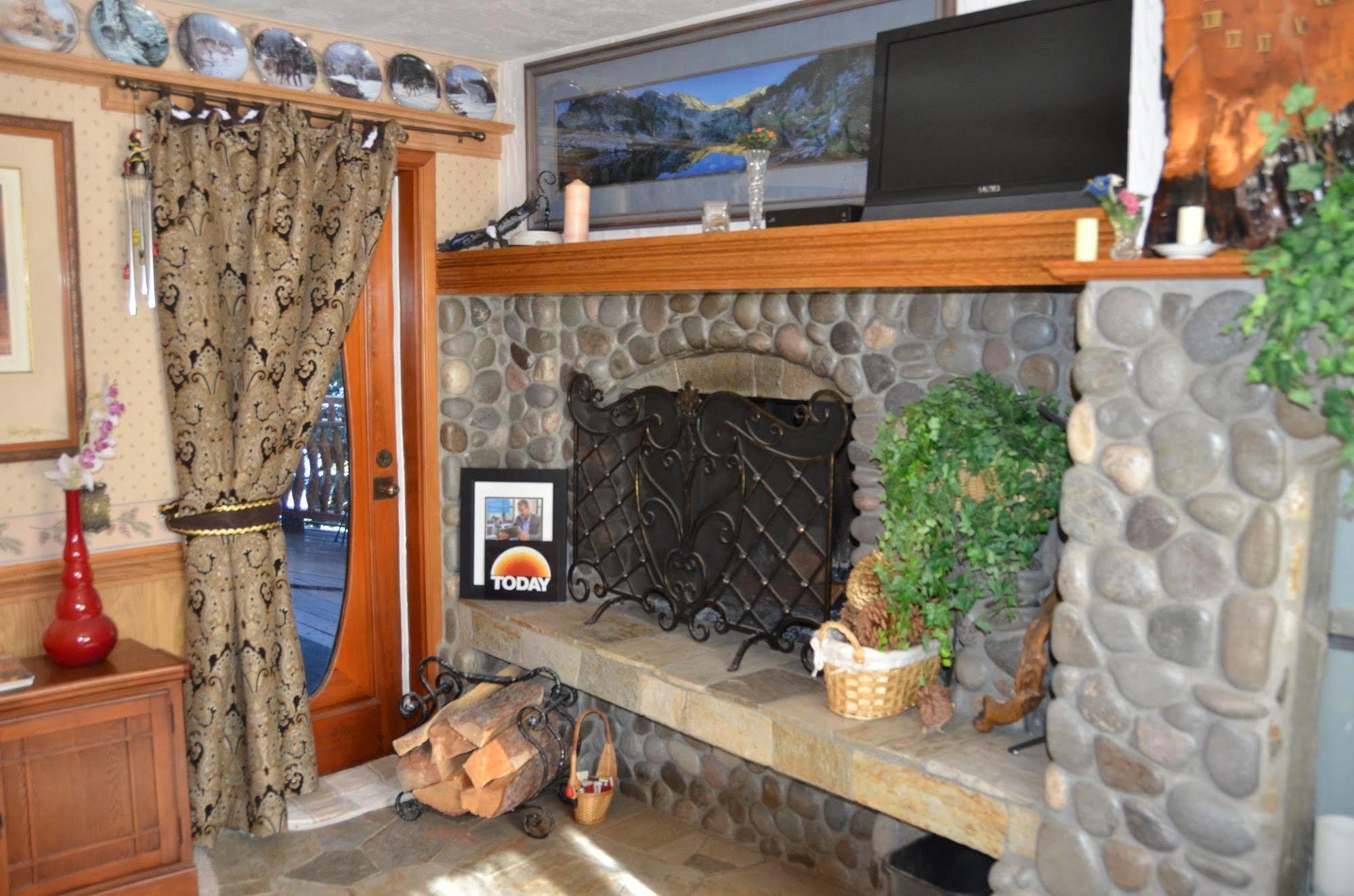 Where Eagles Fly Bed & Breakfast Elk Point Eksteriør billede